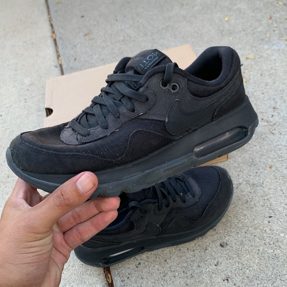 Nike Kids Black Sneakers - Youth Size 5.5 - Picture 3 of 10